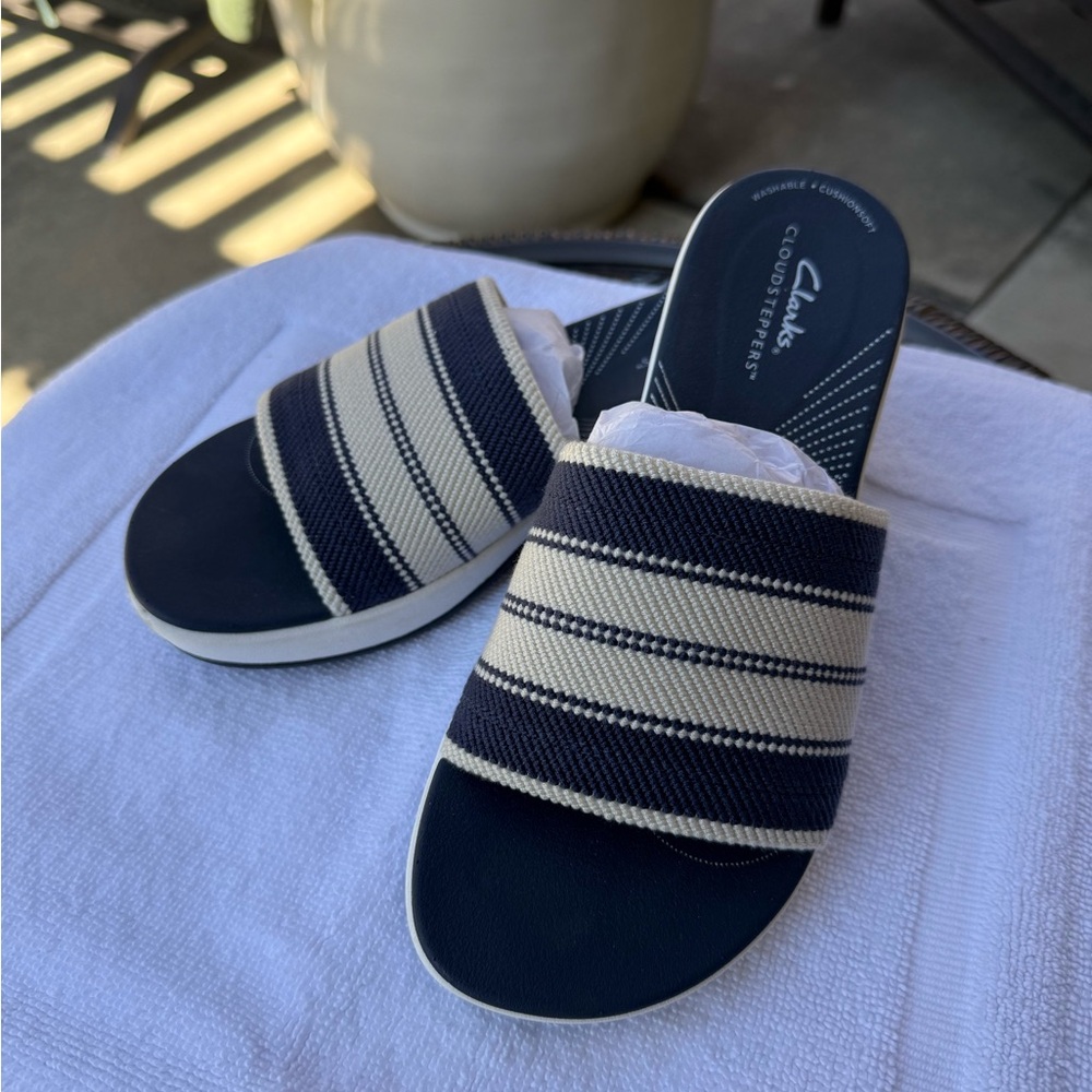 NEW Clark’s Sandals Navy 7M